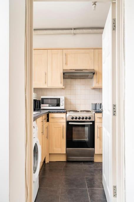 Cozy Apt In Central Лондон Экстерьер фото